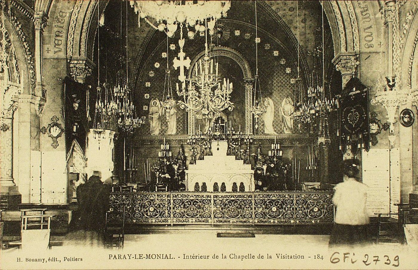 Paray-le-Monial. Intérieur de la chapelle de la Visitation.