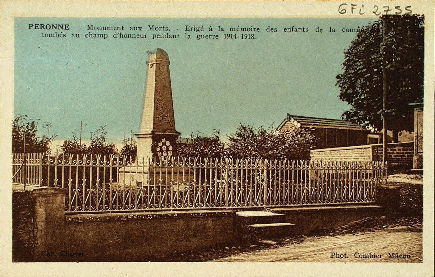 Péronne. Monument aux morts. Erigé à la mémoire des enfants de la commune tombés au champ d'honneur pendant la guerre 1914-1918.