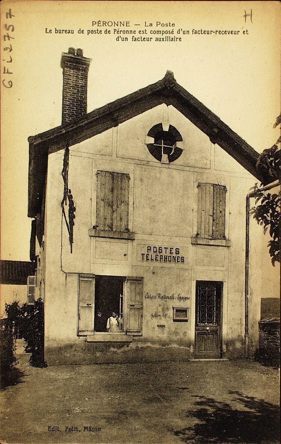 Péronne. La poste. Le bureau de poste de Péronne est composé d'un facteur-receveur et d'un facteur auxiliaire.