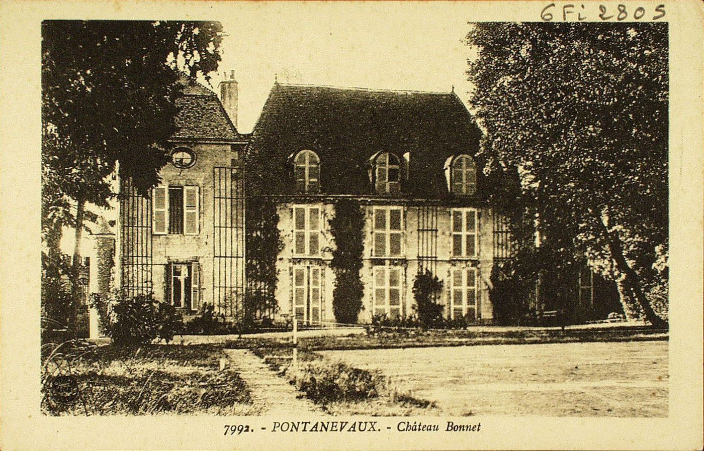 Pontanevaux. Château Bonnet.