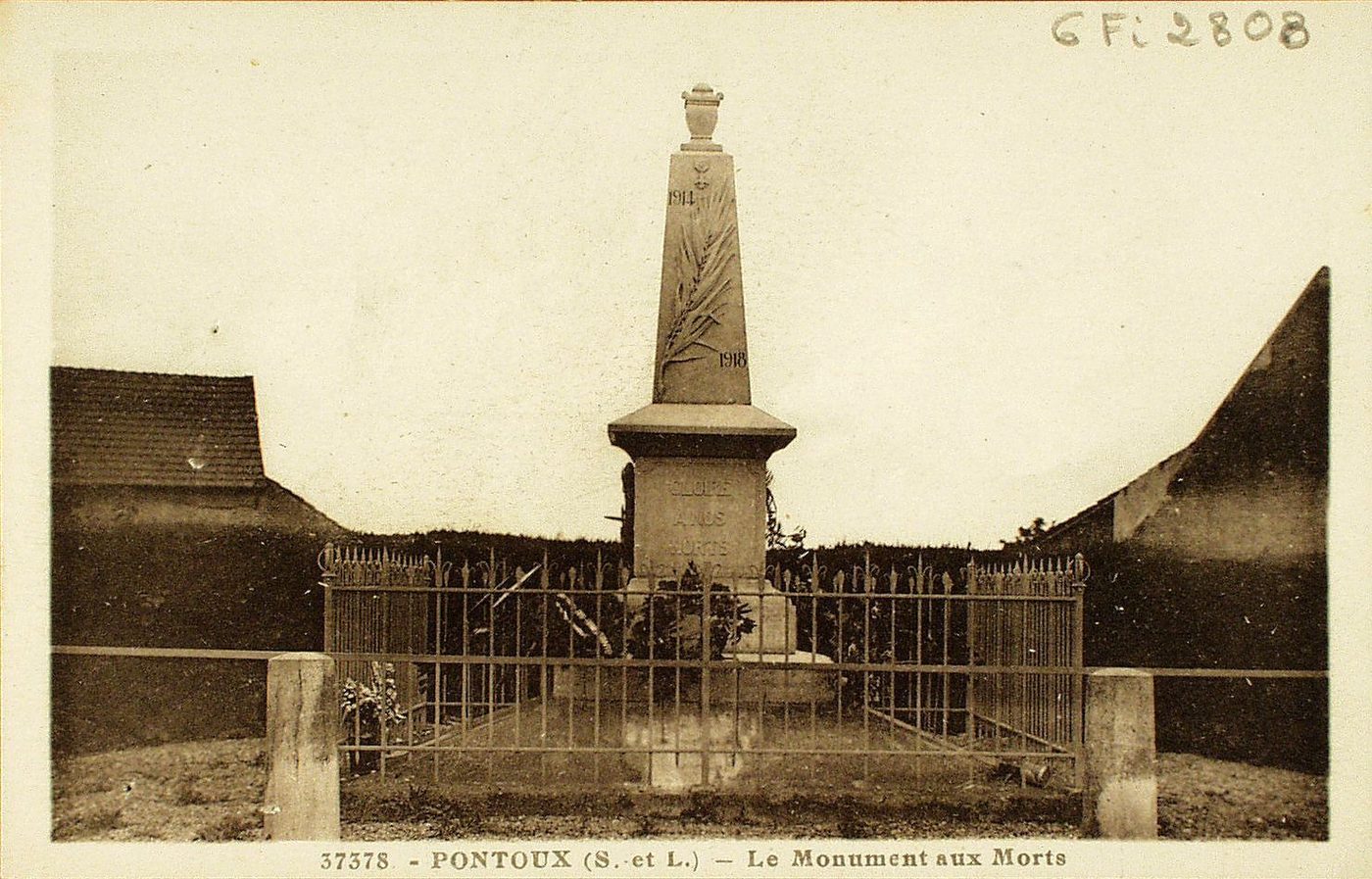 Pontoux. Le monument aux morts.