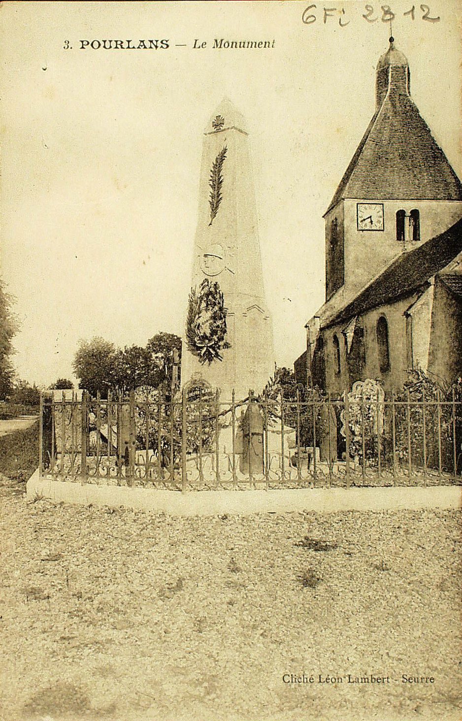 Pourlans. Le monument.