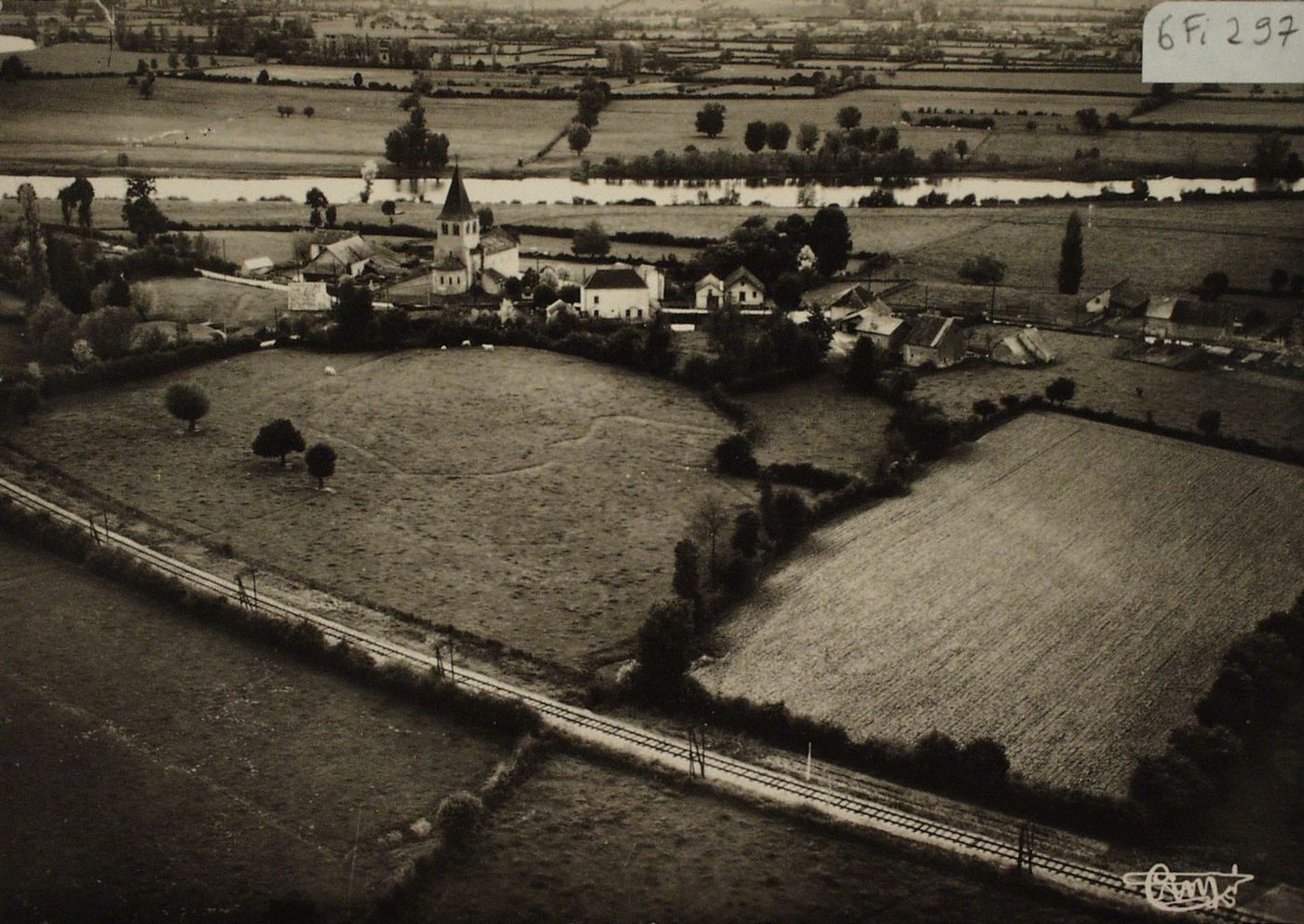 Baugy. Vue générale aérienne.