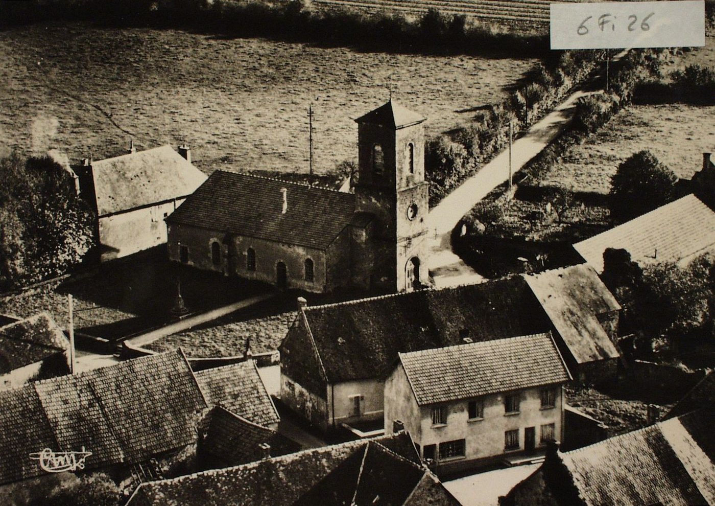 Antully. Vue aérienne. Quartier de l'église.