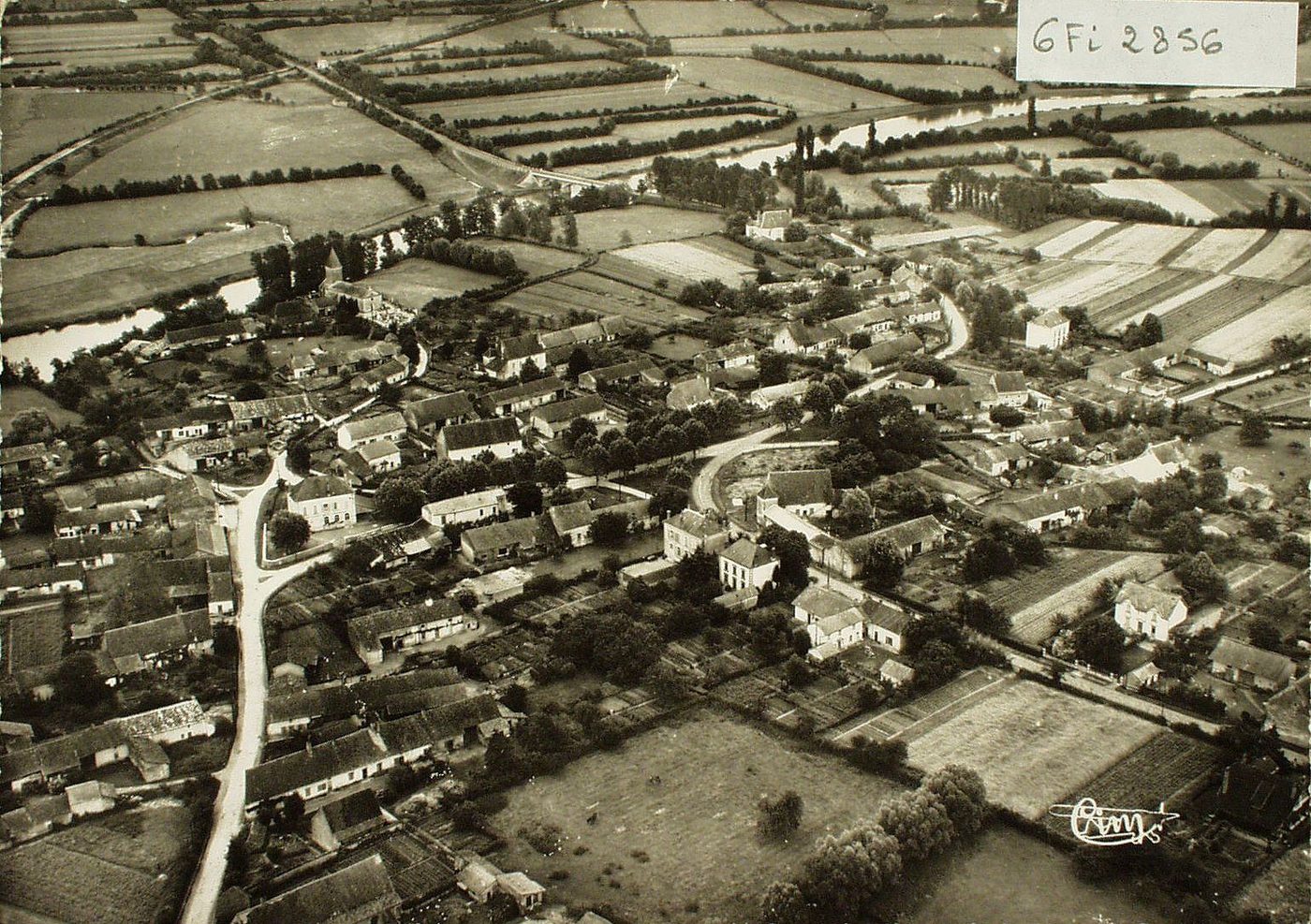 Ratenelle. Vue générale aérienne, panorama sur la Seille et la plaine de la Bresse.