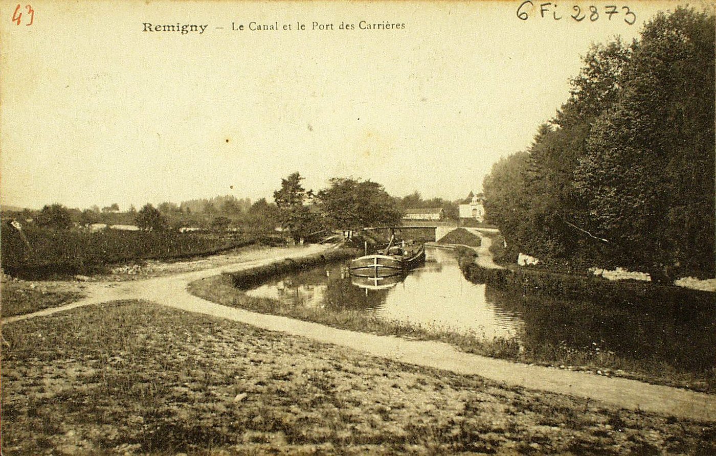 Remigny. Le canal et le port des carrières.