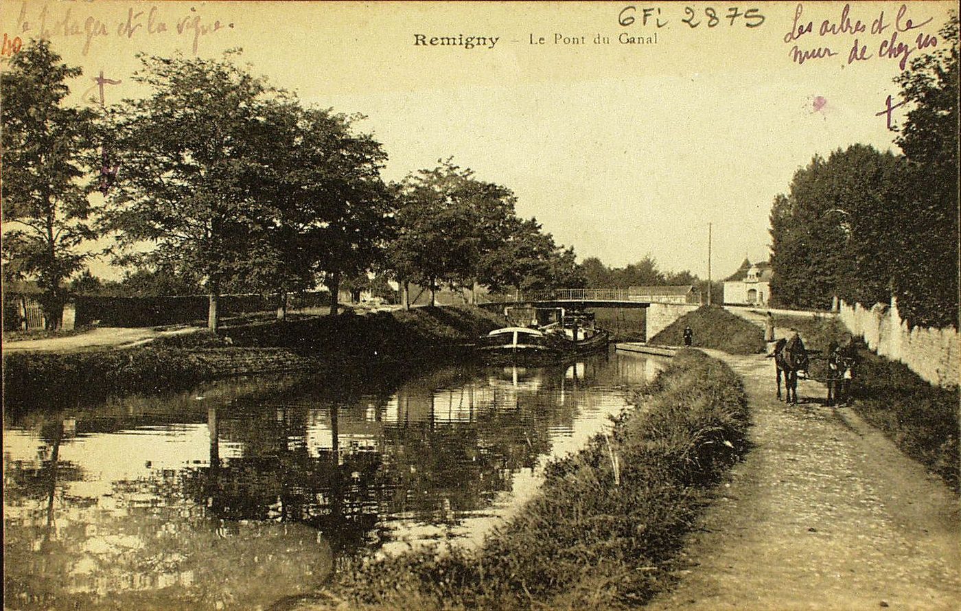 Remigny. Le pont du Canal.
