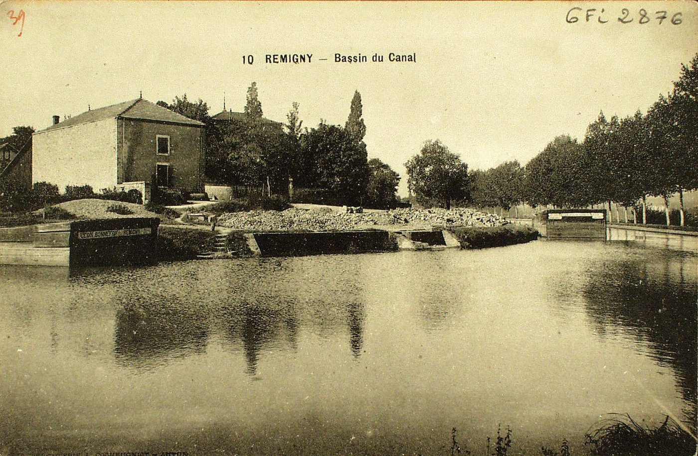 Remigny. Bassin du canal.