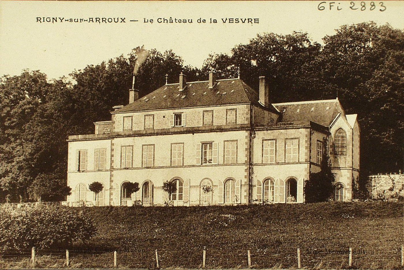Rigny-sur-Arroux. Le château de la Vesvre.