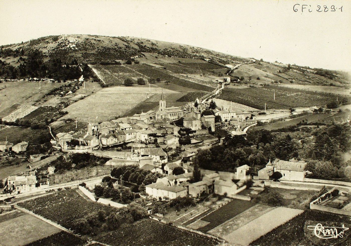 La Roche-Vineuse. Vue générale aérienne.