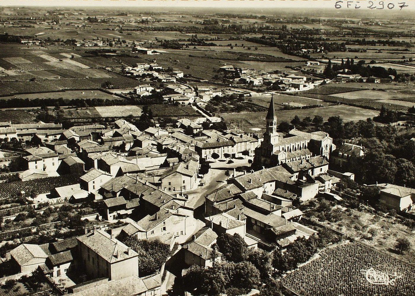 Romanèche-Thorins. Vue générale aérienne.