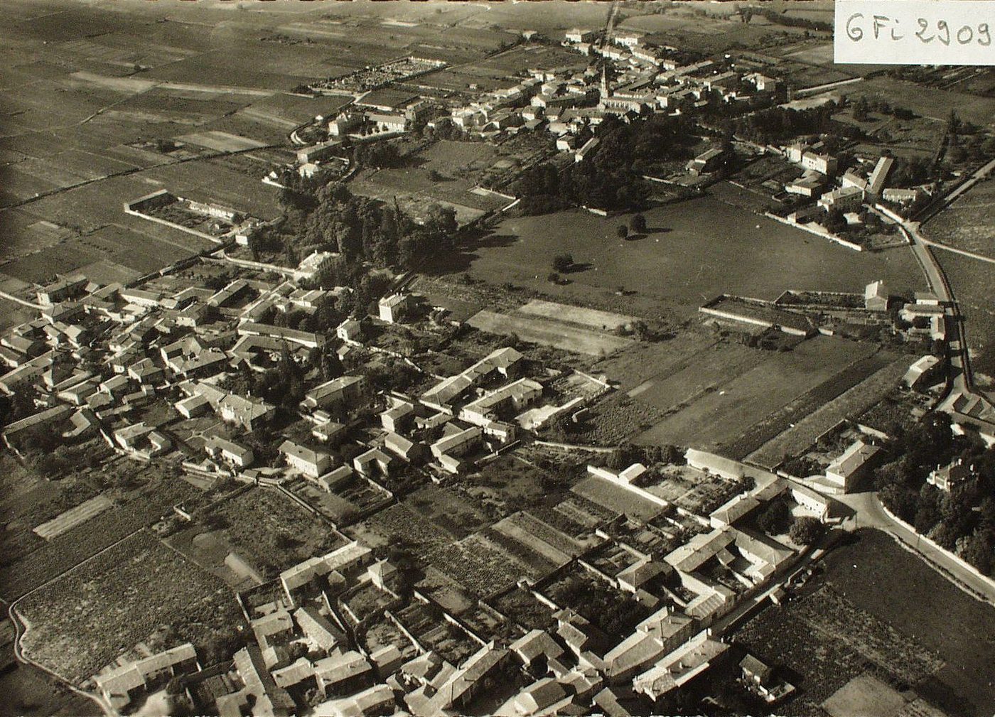 Romanèche-Thorins. Vue générale aérienne.