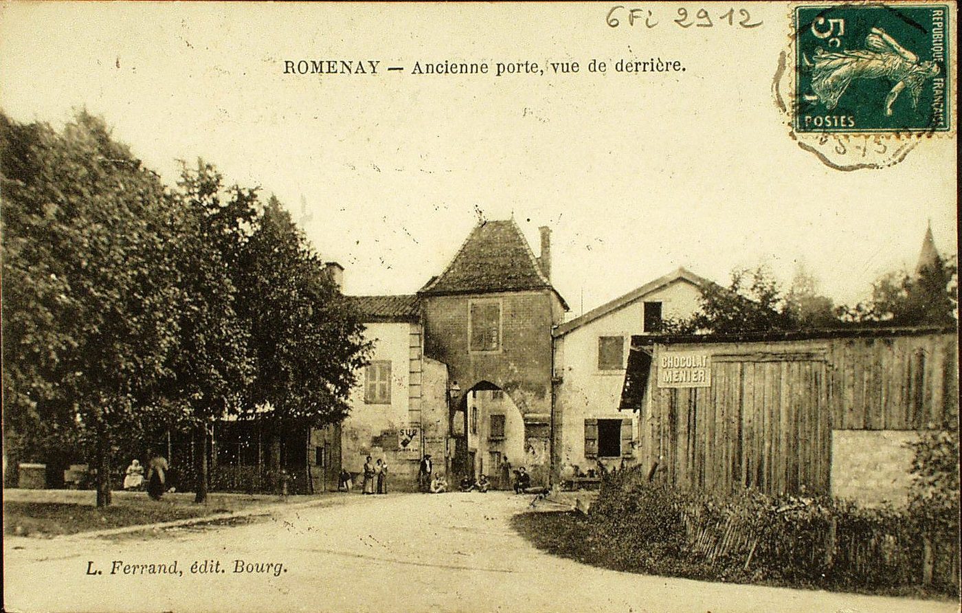 Romenay. Ancienne porte, vue de derrière.