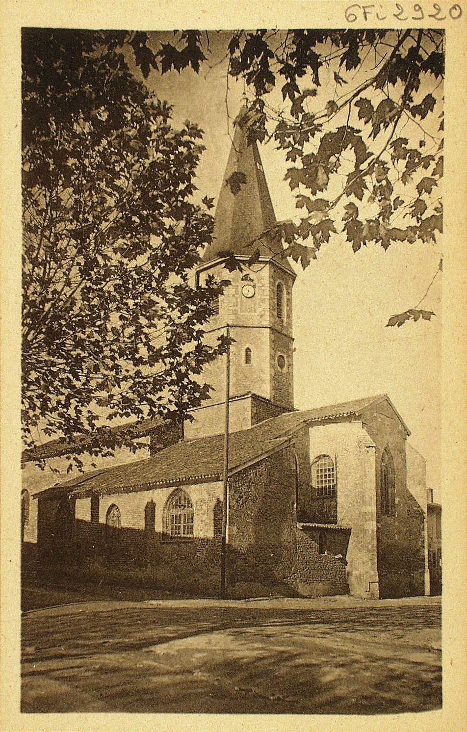 Romenay. L'église.