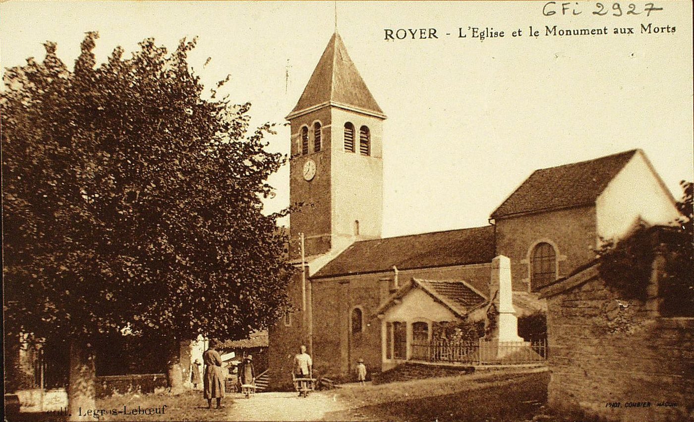 Royer. L'église et le monument aux morts.