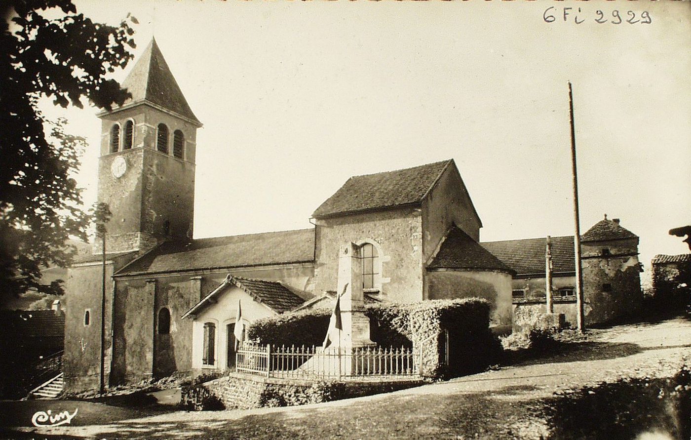 Royer. L'église et le monument aux morts.