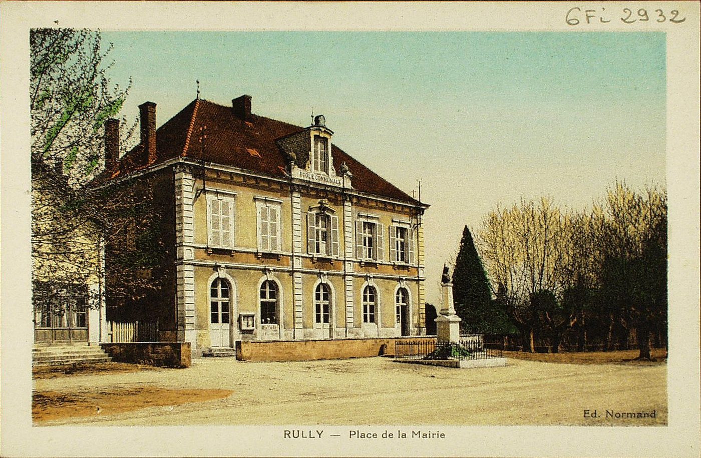 Rully. Place de la Mairie.