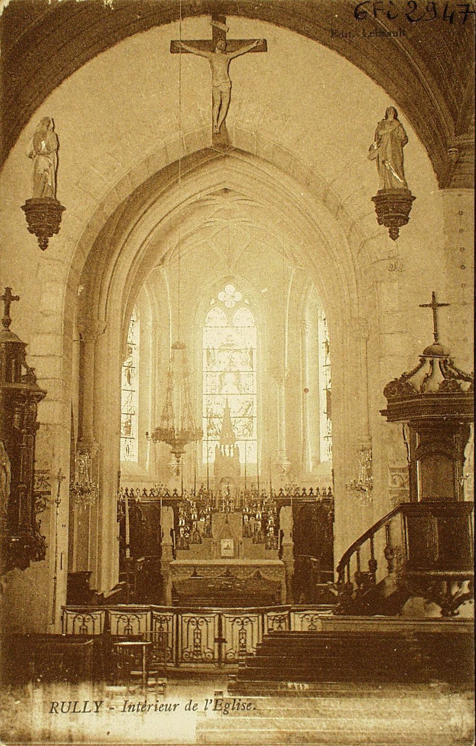 Rully. Intérieur de l'église.