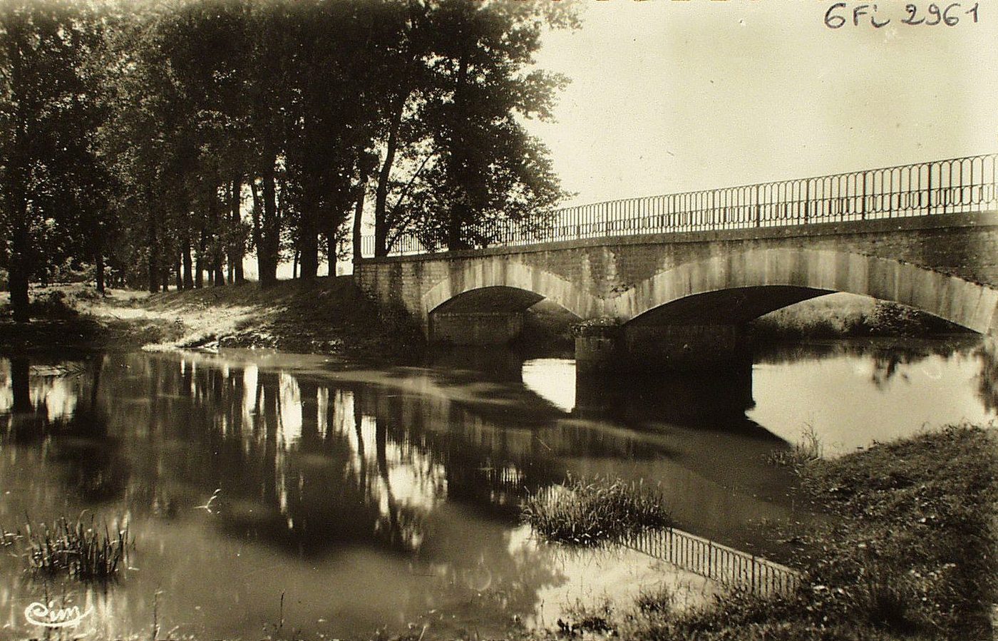 Sagy-en-Bresse. La Vallière et le pont de la Ponat.