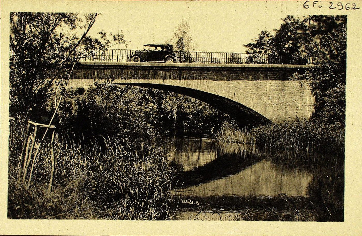 Sagy. Le pont de Véage.