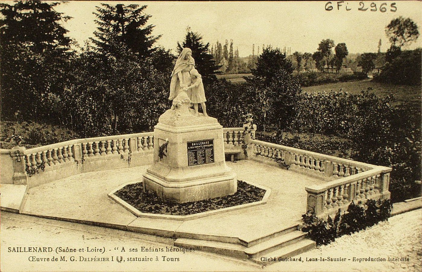 Saillenard. "A ses enfants héroïques". Oeuvre de M. G. Delpérier, statuaire à Tours.
