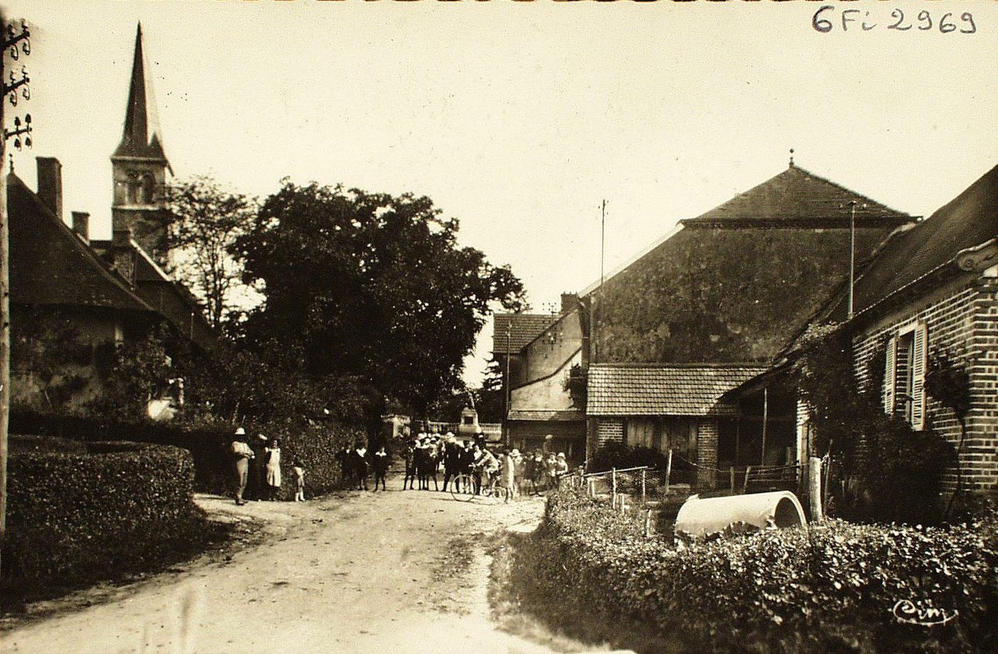 Saillenard. Rue de l'église et de la poste.