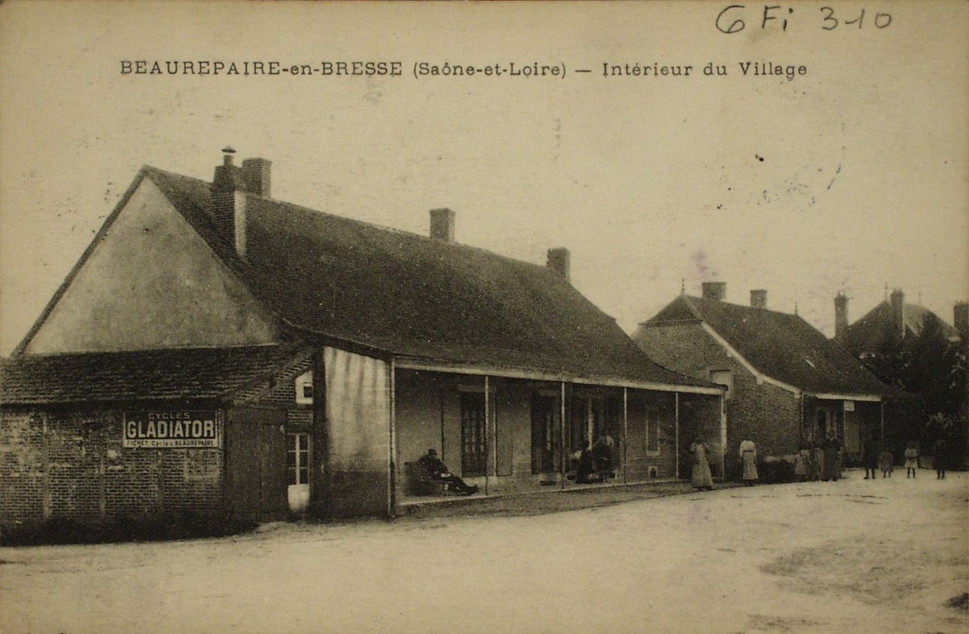 Beurepaire-en-Bresse. Intérieur du village.