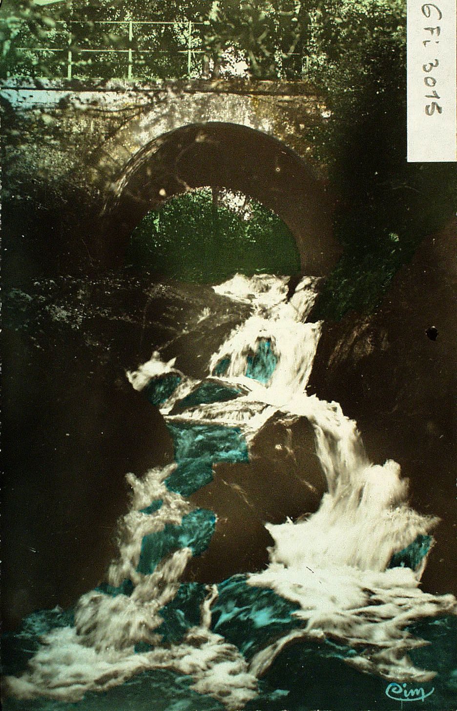 Saint-Aubin-en-Charollais. La cascade de Nérot.