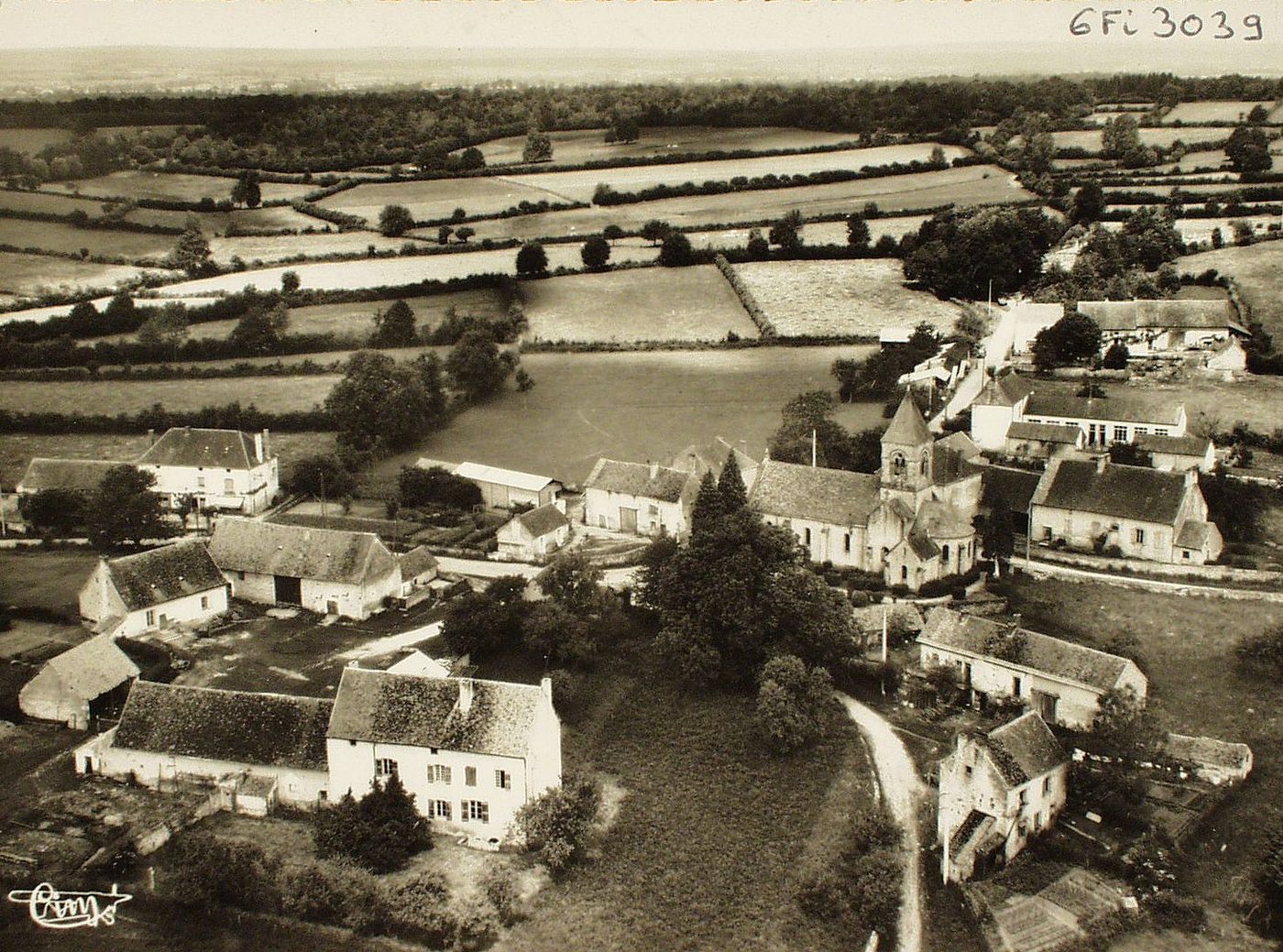 Saint-Bonnet-de-Vieille-Vigne. Vue générale aérienne.