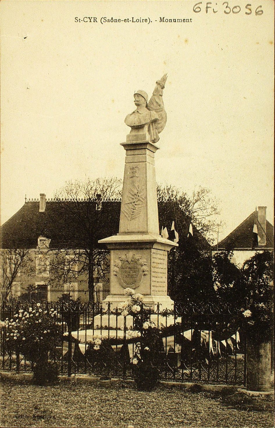 Saint-Cyr. Monument.