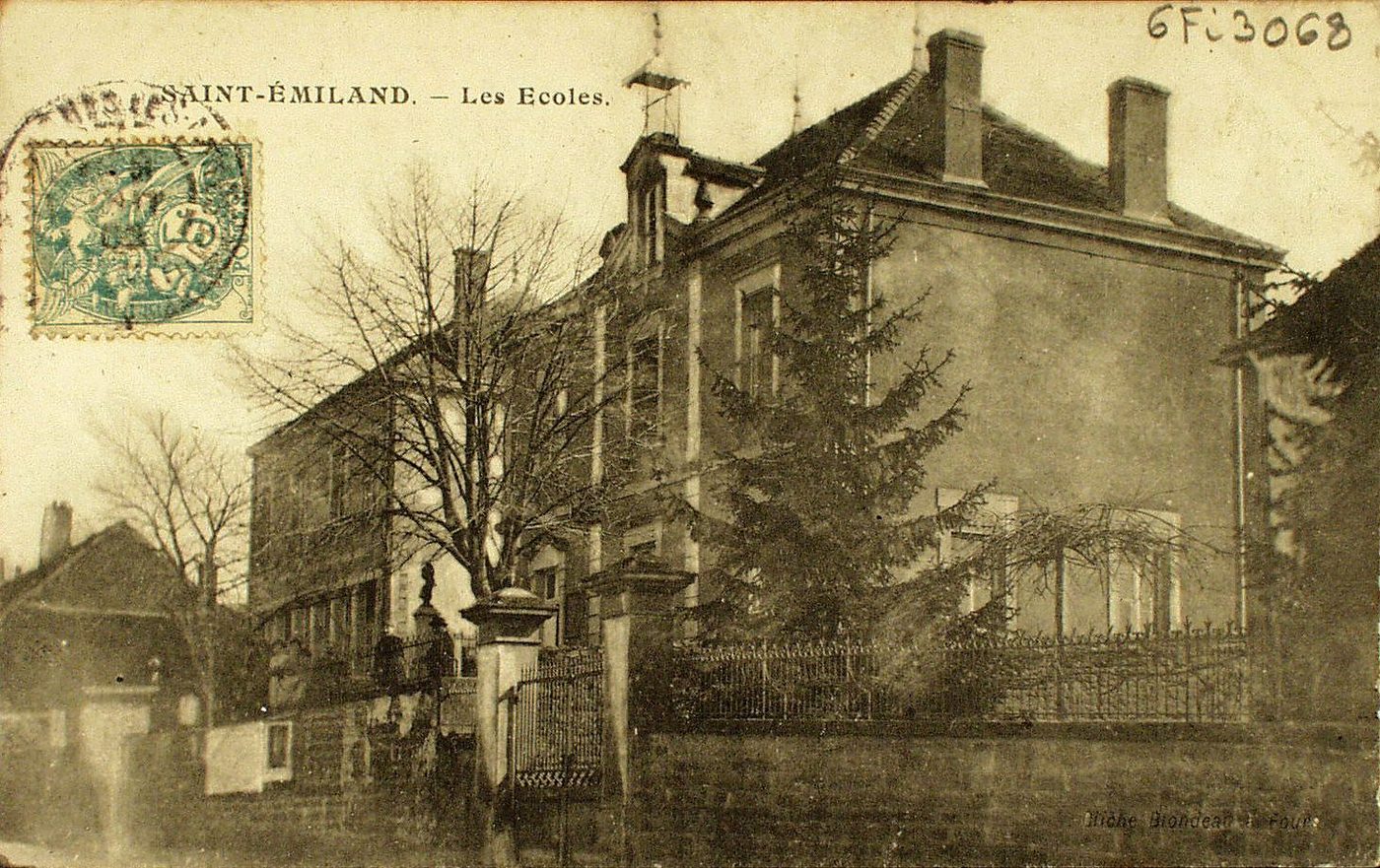 Saint-Emiland. Les écoles.