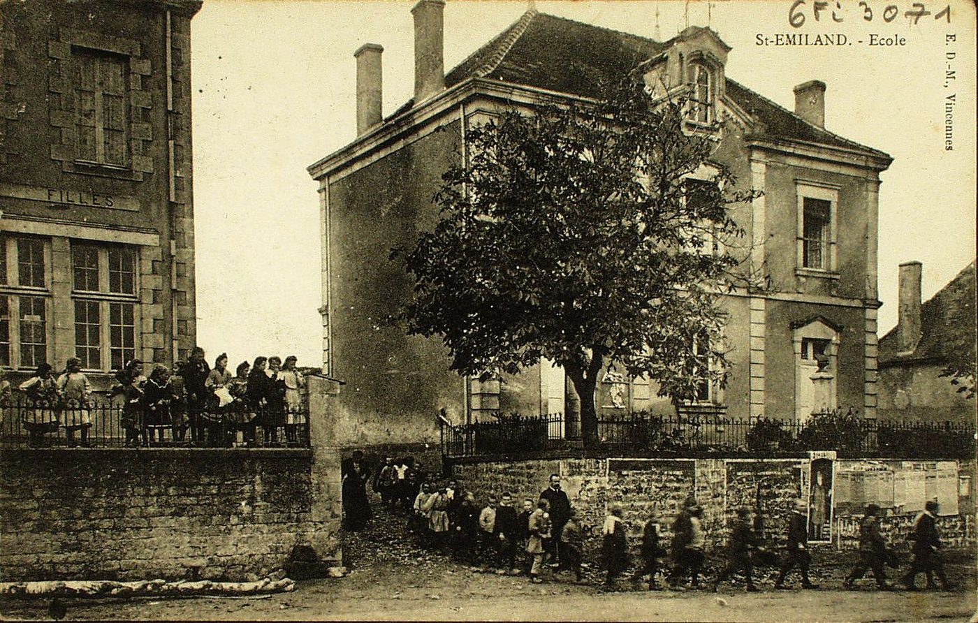 Saint-Emiland. Ecole.