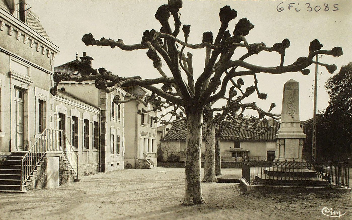 Saint-Gengoux-de-Scissé. La place.