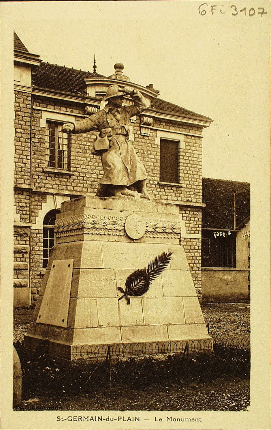 Saint-Germain-du-Plain. Le monument.