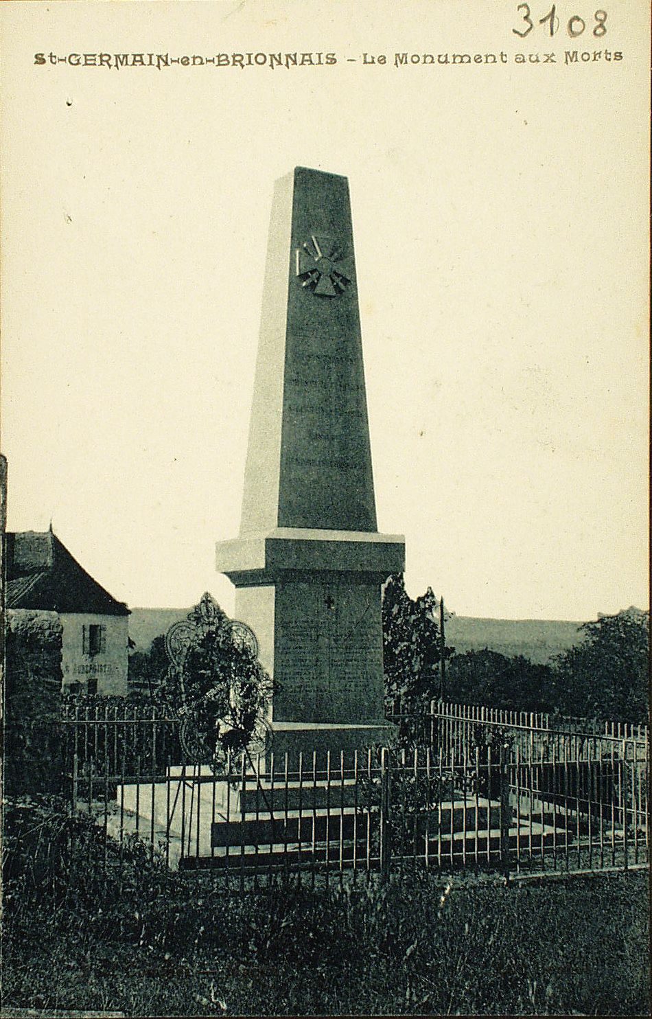 Saint-Germain-en-Brionnais. Le monument aux morts.