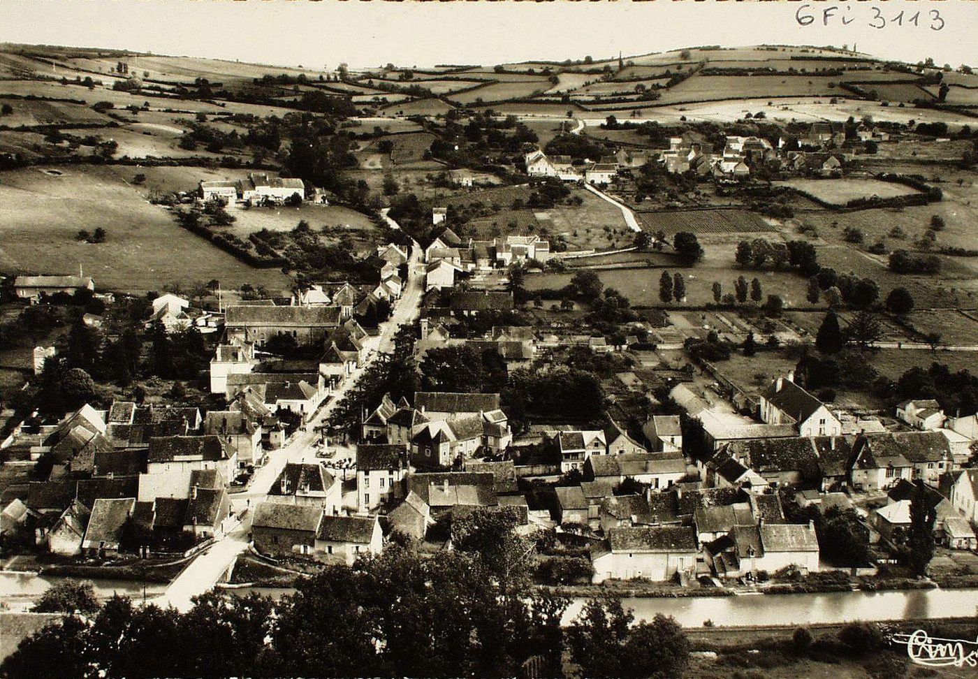 Saint-Gilles. Vue générale aérienne.