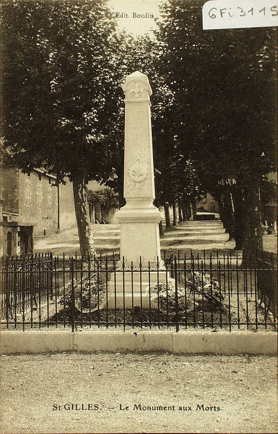 Saint-Gilles. Le monument aux morts.