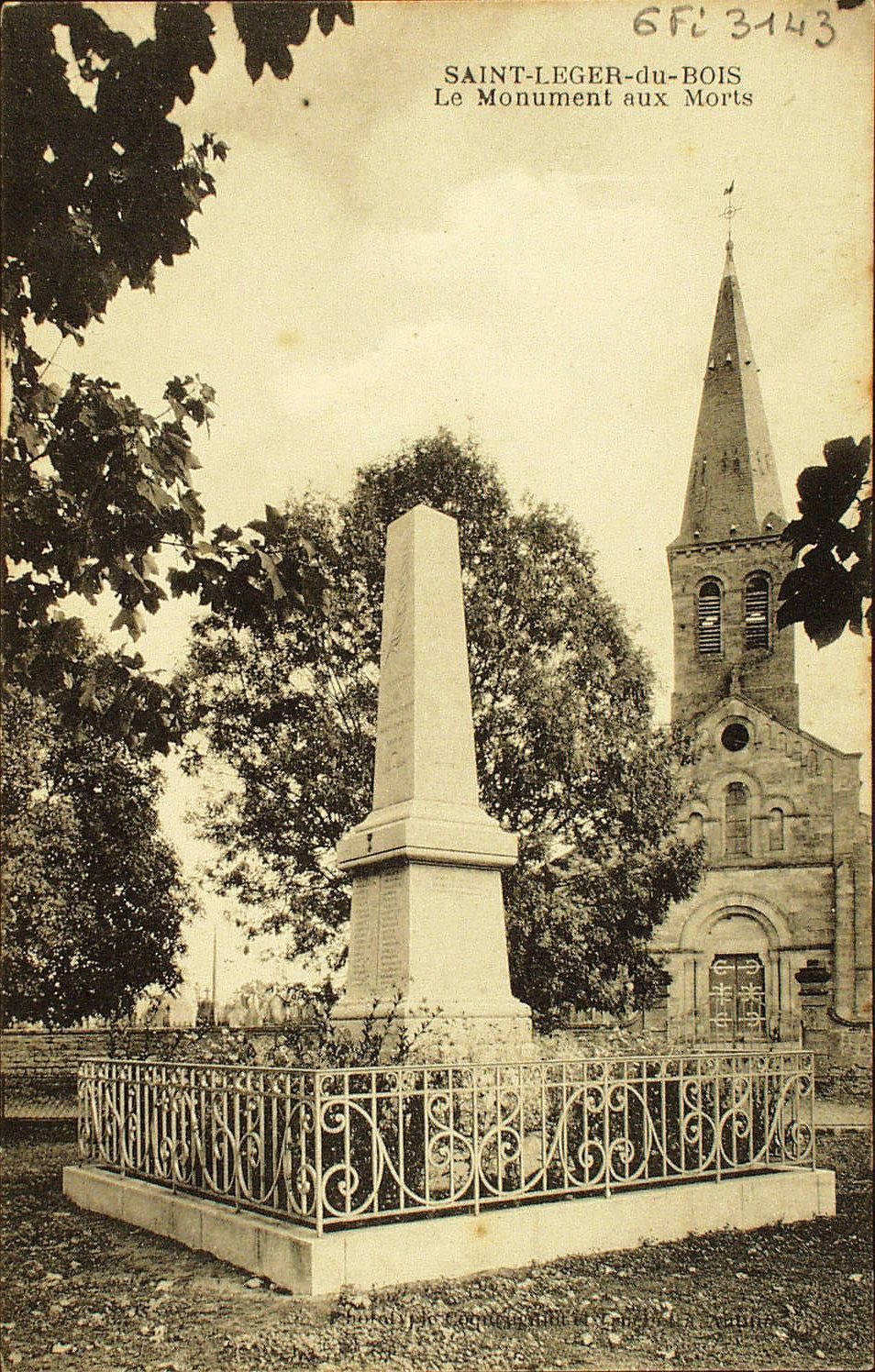 Saint-Léger-du-Bois. Le monument aux morts.