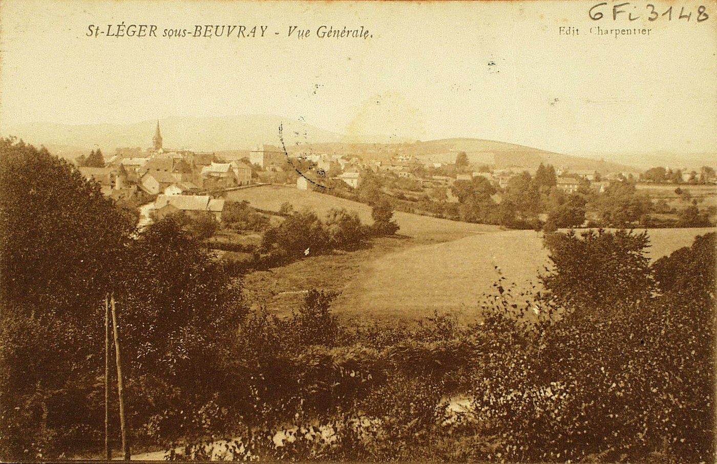 Saint-Léger-sous-Beuvray. Vue générale.