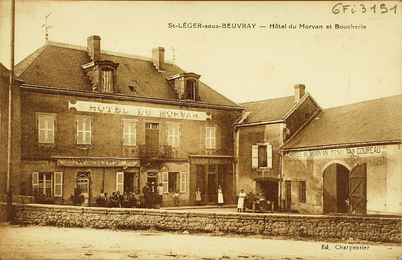 Saint-Léger-sous-Beuvray. Hôtel du Morvan et boucherie.
