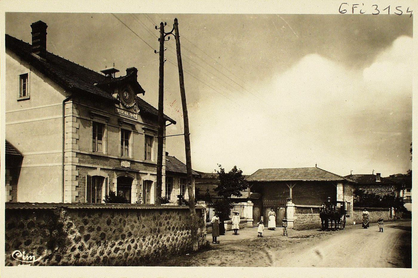 Saint-Léger-sous-la-Bussière. La mairie.