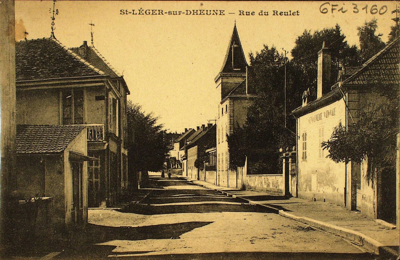 Saint-Léger-sur-Dheune. Rue du Reulet.