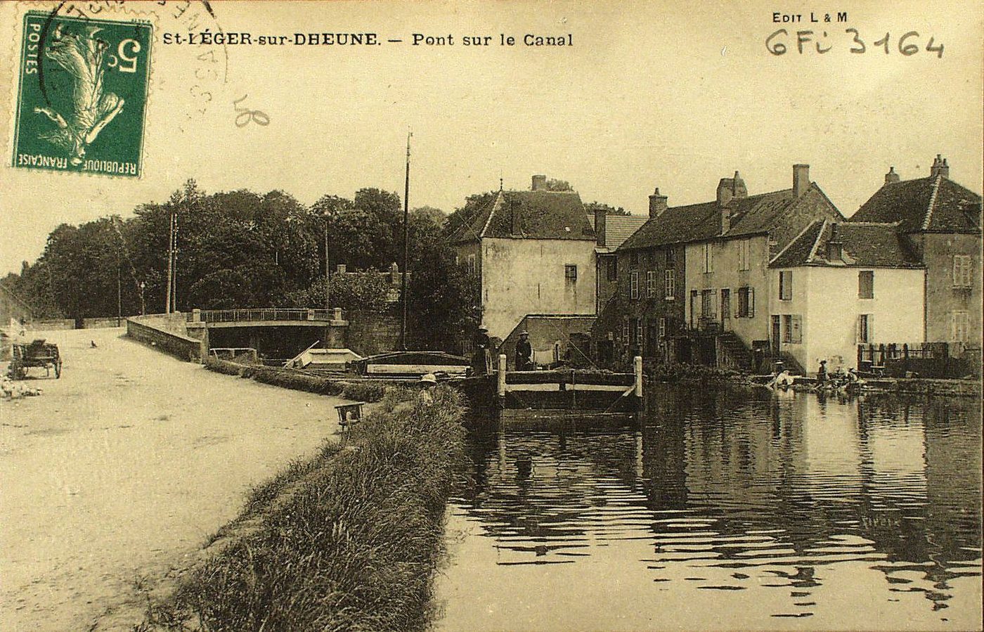 Saint-Léger-sur-Dheune. Pont sur le canal.
