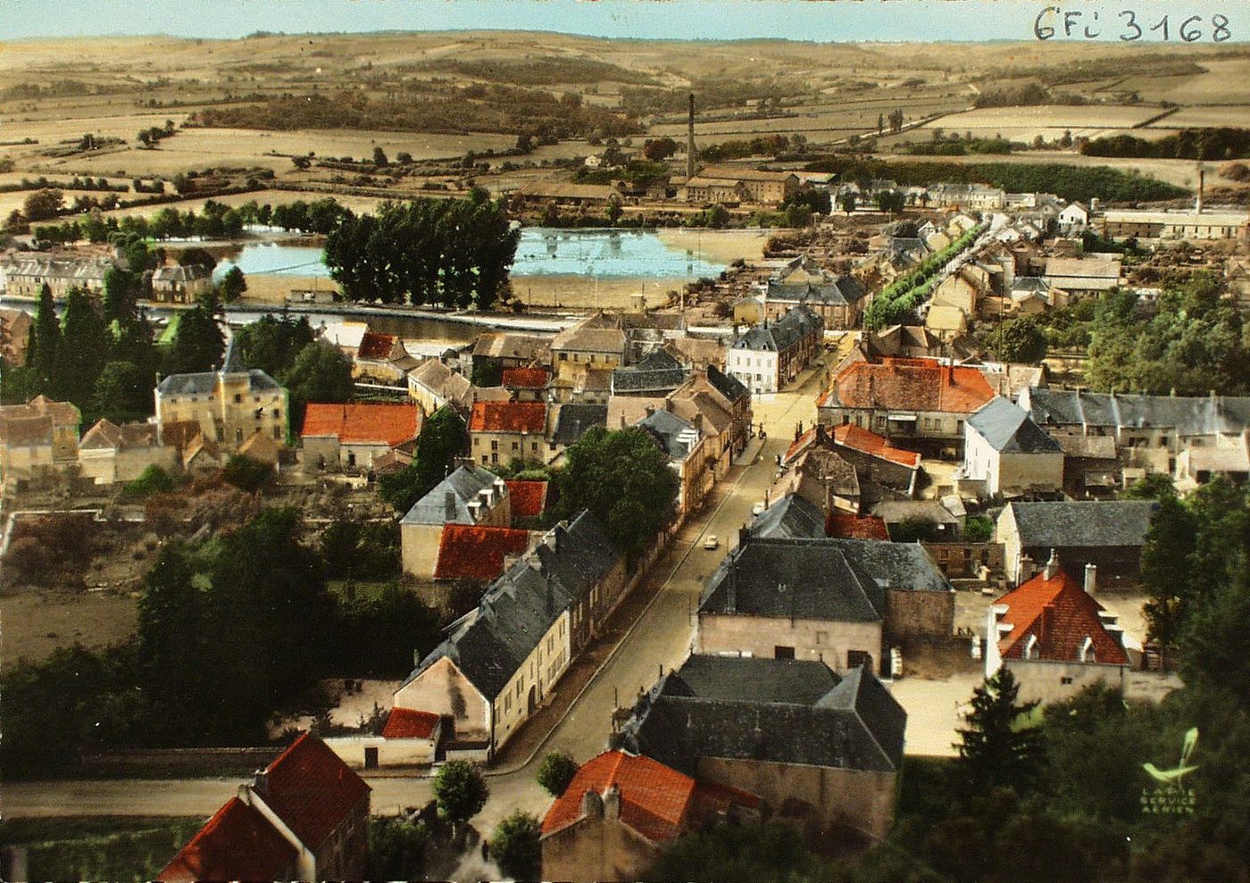 En avion au dessus de ... Saint-Léger-sur-Dheune. Le quartier du centre. La rue Lieutenant Chauveau.