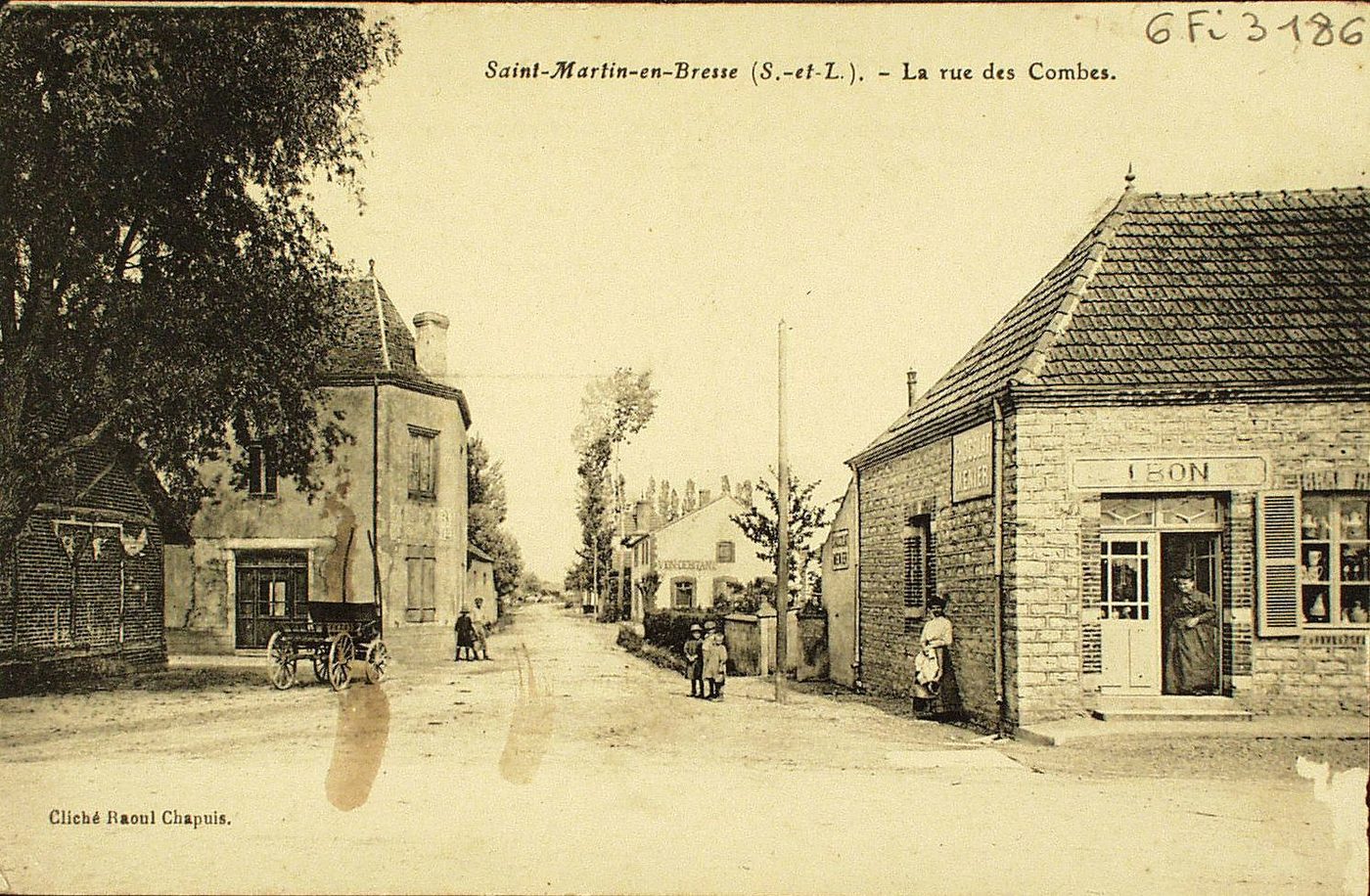 Saint-Martin-en-Bresse. La rue des Combes.