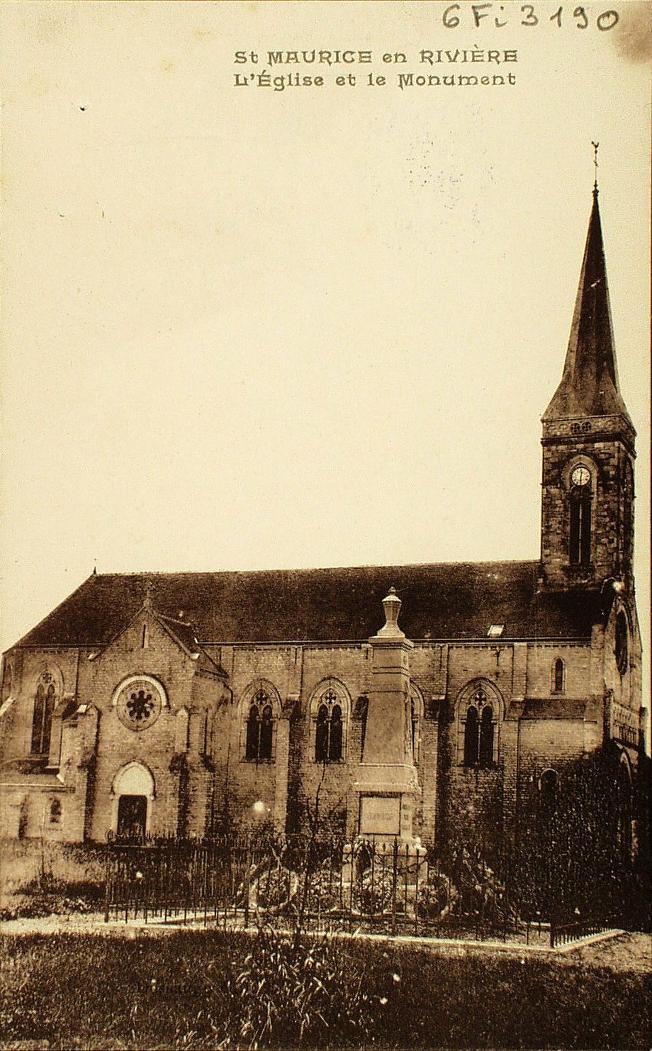 Saint-Maurice-en-Rivière. L'église et le monument.