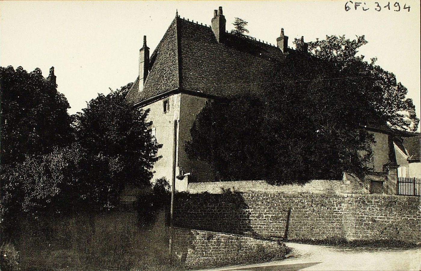 Saint-Maurice-lès-Couches. Villa chapelle de Bragny (XVe s.-année 1410).