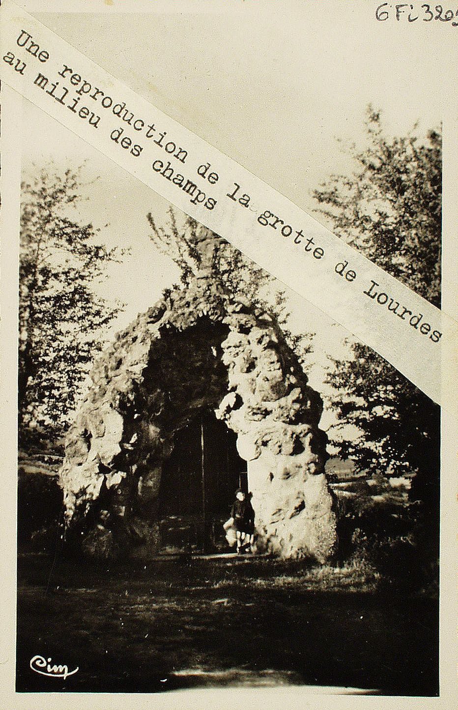Saint-Pierre-le-Vieux. La grotte.