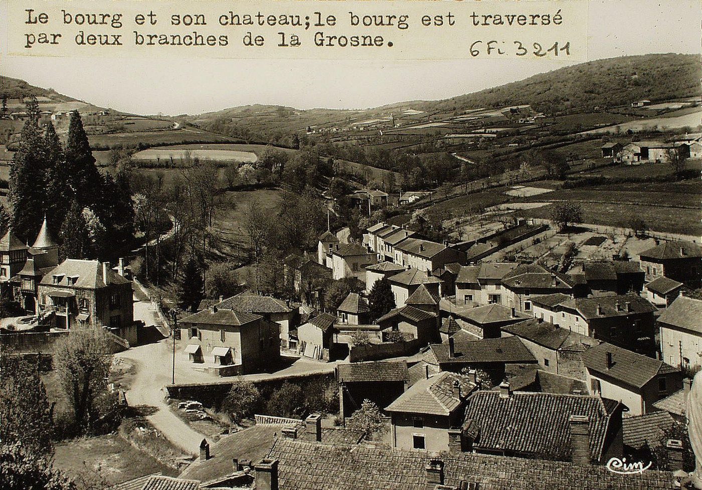 Saint-Pierre-le-Vieux. Vue générale. Le bourg.