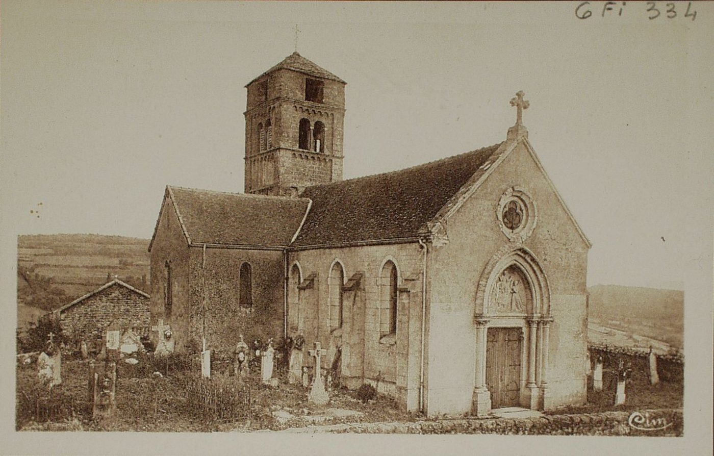 Environs de Cluny. Eglise de Bergesserin. Sous le vocable de Saint-Loup. Bâtie vers le XIIe s. par l'abbaye de Cluny ; elle était à la collation de l'abbé et dépendant de l'archiprêtré du Mont-de-France. A l'intérieur, jolie chaire de bois sculptée de style Louis XV.